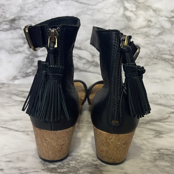 UGG Zoe 2 Wedge Sandals Women’s 6.5 Black Leather Wedge Tassel Zipper Back - Picture 5 of 12